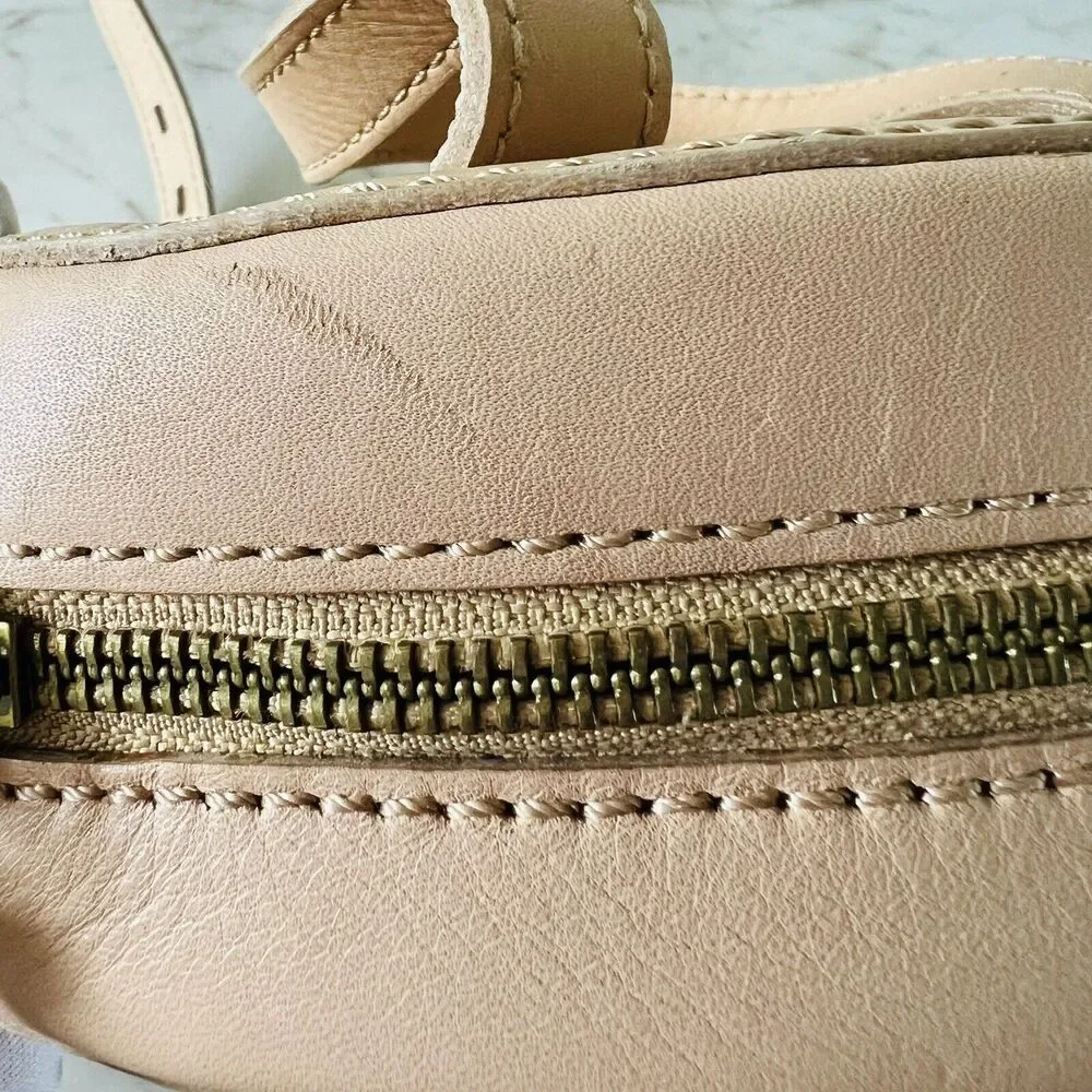 MADEWELL The Juno Circle Crossbody Bag in Beige Leather